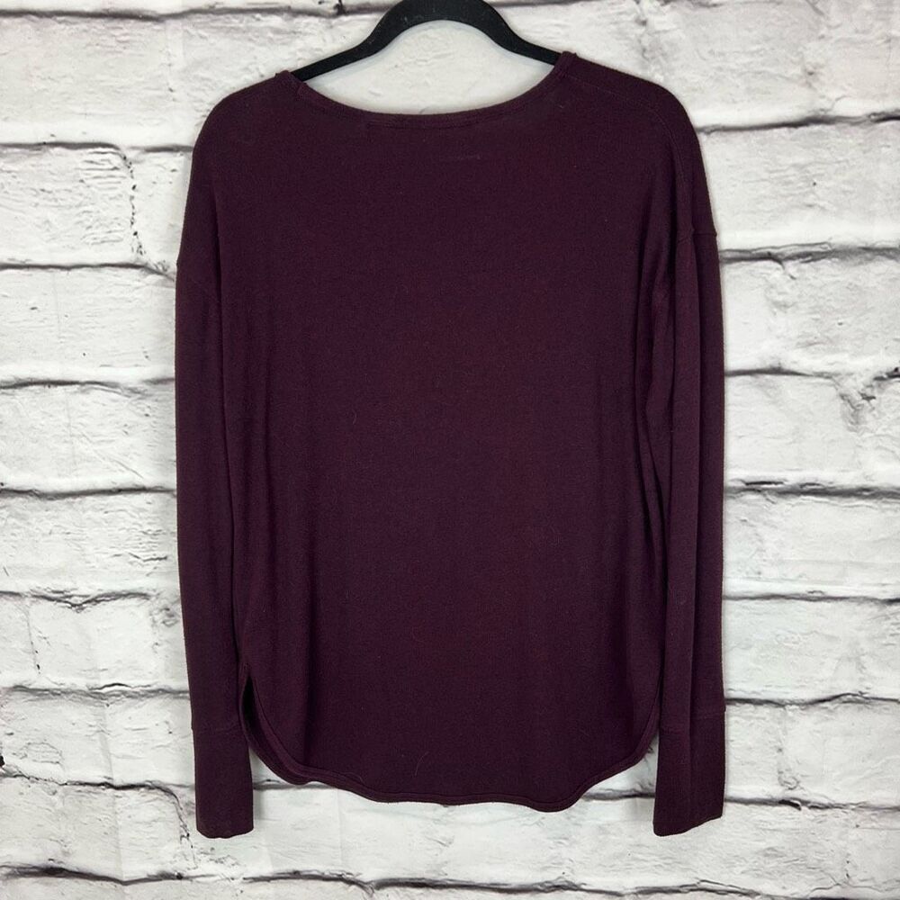 Athleta Long Sleeve Performance Top Plum Burgundy Thumbholes Size M - Picture 5 of 7